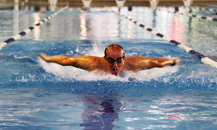 Ron Bolotin swimming for rehabilitation.